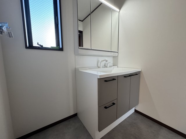 瀬谷区下瀬谷2丁目新築戸建/3LDK/小・中学校10分圏内/スーパー近く/床暖房の独立洗面台