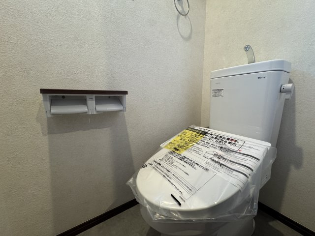 瀬谷区下瀬谷2丁目新築戸建/3LDK/小・中学校10分圏内/スーパー近く/床暖房のトイレ