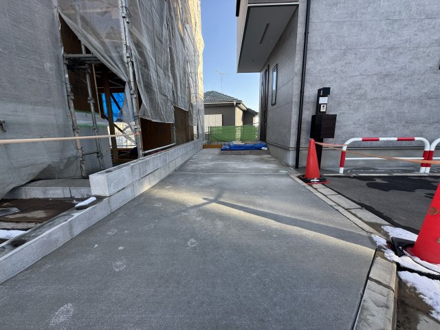 瀬谷区下瀬谷2丁目新築戸建/3LDK/小・中学校10分圏内/スーパー近く/床暖房の駐車場