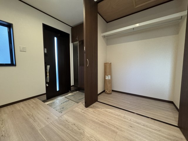 瀬谷区下瀬谷2丁目新築戸建/3LDK/小・中学校10分圏内/スーパー近く/床暖房の玄関