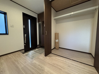 【玄関】 | 瀬谷区下瀬谷2丁目新築戸建/3LDK/小・中学校10分圏内/スーパー近く/床暖房