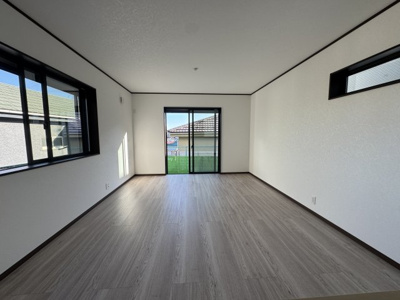 【居間・リビング】 | 瀬谷区下瀬谷2丁目新築戸建/3LDK/小・中学校10分圏内/スーパー近く/床暖房