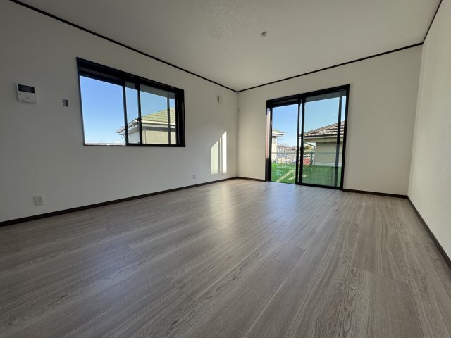 瀬谷区下瀬谷2丁目新築戸建/3LDK/小・中学校10分圏内/スーパー近く/床暖房の居間・リビング