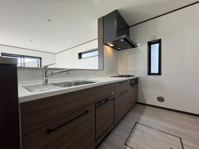 【キッチン】 | 瀬谷区下瀬谷2丁目新築戸建/3LDK/小・中学校10分圏内/スーパー近く/床暖房