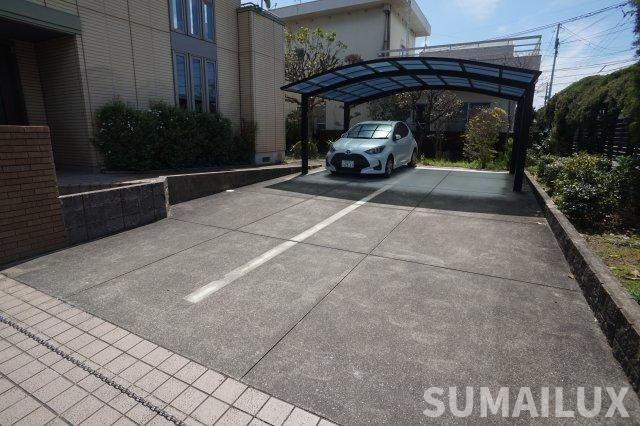 江津２丁目戸建貸家の駐車場