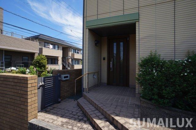江津２丁目戸建貸家の玄関
