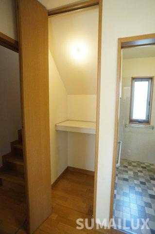 江津２丁目戸建貸家の収納