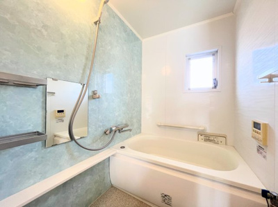 【浴室】 | オークハイツ大倉山 | ◆お子様と一緒にバスタイムを楽しめる広々空間。浴室乾燥機付で心地よいバスタイムを実現します。