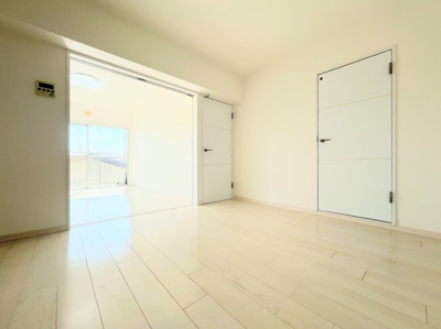 【居間・リビング】 | オークハイツ大倉山 | ◆リビングは一日中太陽の光が射し込みます。家族が集まる空間は、自然と笑顔が溢れます！