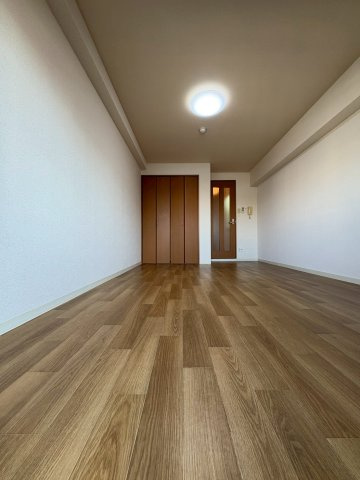 ドミール桜川の洋室