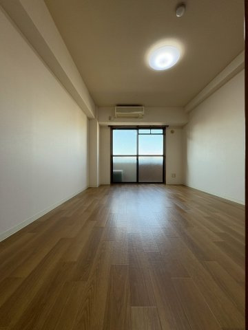 ドミール桜川の洋室