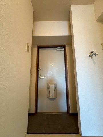 ドミール桜川の玄関