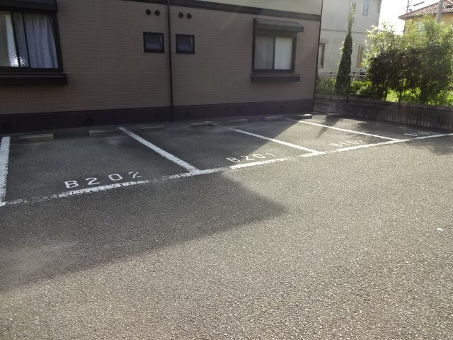 ソレイユ東保B棟の駐車場