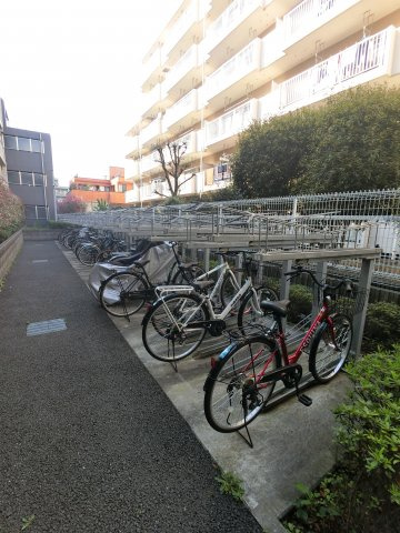 ドゥーエ西船橋の駐車場