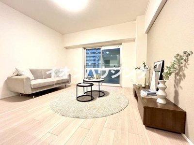 【居間・リビング】 | 吹田芙蓉ハイツ | こちらのリビングで趣味の時間をお楽しみください