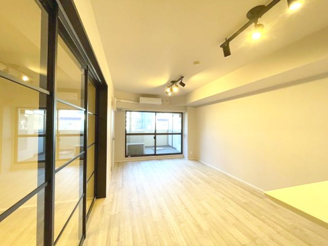 アマックス横浜の居間・リビング