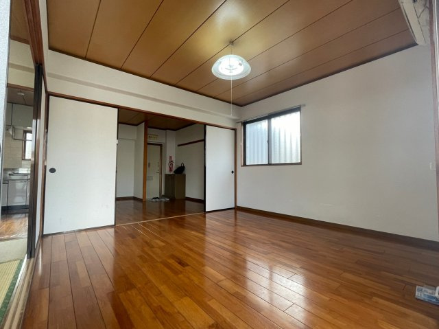 コーポ親泊の洋室