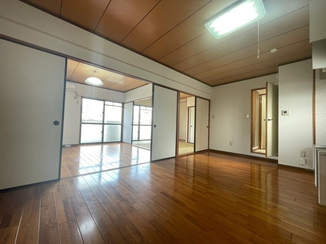 コーポ親泊の居間・リビング