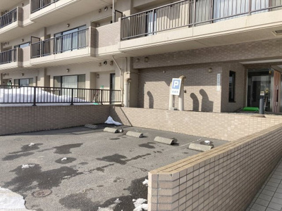 【駐車場】 | ドリームアベニュー札幌西 | 来客用駐車場3台分完備で駐車楽々♪