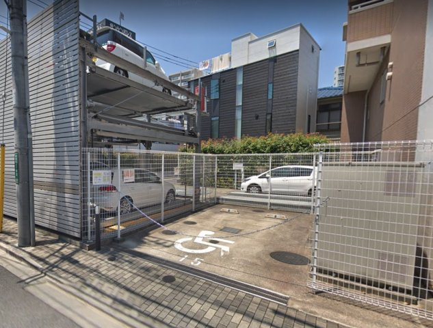 クリオコンフォート府中の駐車場