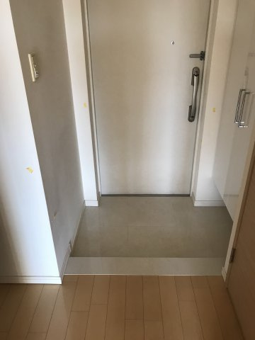 クリオコンフォート府中の玄関|※別号室参考写真です