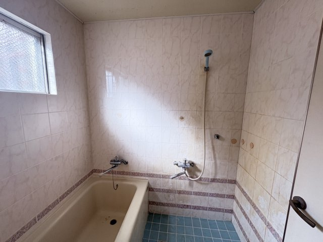 〇沖縄市大里1丁目戸建ての浴室