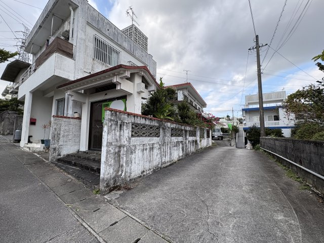 〇沖縄市大里1丁目戸建ての前面道路含む現地写真