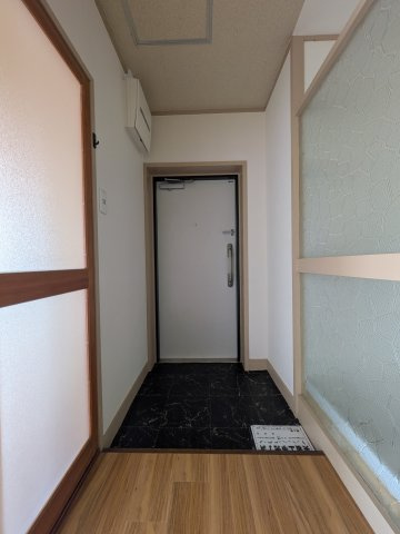 渦ヶ森コーポ10号館の玄関