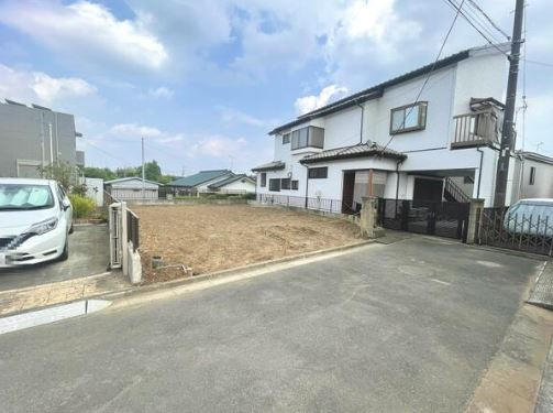 【土地】鶴ヶ島市太田ヶ谷建築条件無し売地の前面道路含む現地写真|前面道路含む現地写真です