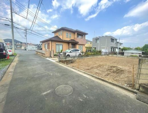 【土地】鶴ヶ島市太田ヶ谷建築条件無し売地の前面道路含む現地写真|前面道路含む現地写真です