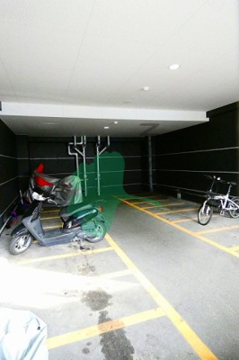  | ORIENT BLD No.88 マリナゲートサンズ(オリエントビルNo.88マリナゲートサンズ) | 屋根付き駐輪場・バイク置き場です