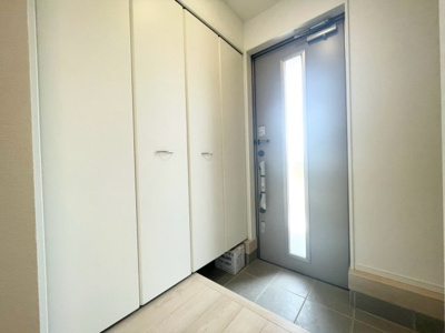 【玄関】 | 銚子市長塚町2号棟 | 施工例:即日のご見学も可能です。お気軽に0476-37-3888までお問合せ下さい。