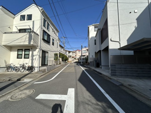【前面道路含む現地写真】