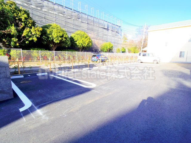 プライム レジデンスの駐車場