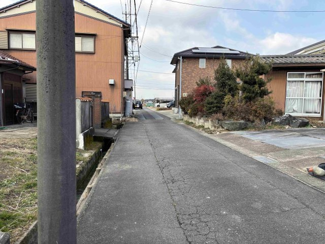 一宮市大毛字若宮　の土地の前面道路含む現地写真