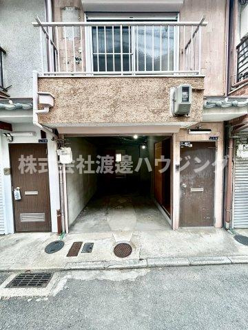 菱江1丁目一戸建の駐車場|高さ1.8m、横幅2.1ｍ、奥行き5ｍ。