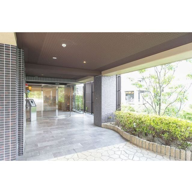 プレアデス千里山田のエントランス