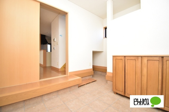 六供町戸建住宅の玄関