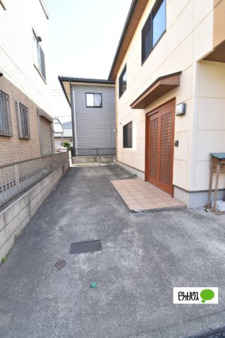 六供町戸建住宅の駐車場