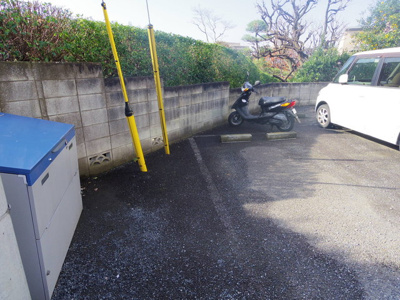 敷地内駐車場（有料・要空き確認）