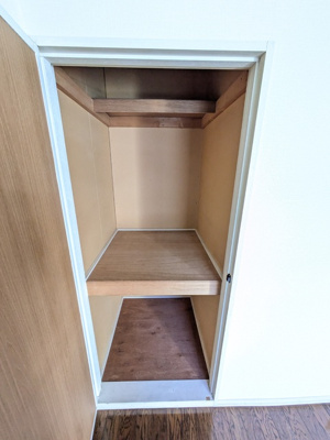 【洋室6帖】　収納付きのお部屋★