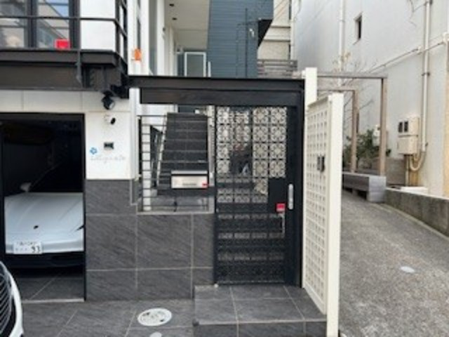 片瀬海岸３丁目戸建のエントランス