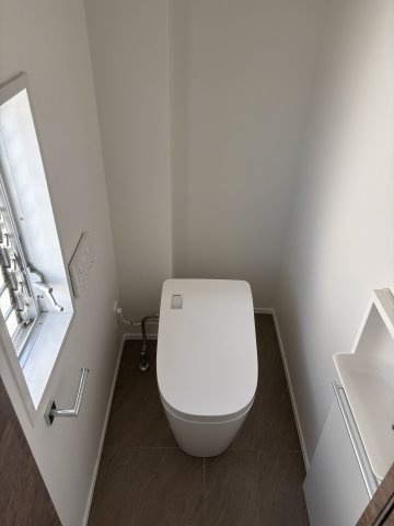 片瀬海岸３丁目戸建のトイレ