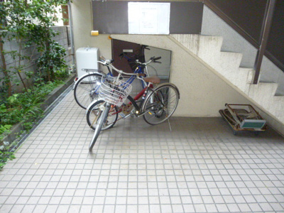 【その他】 | メゾン・ド・ボックス | 駐輪スペース：2015年3月撮影