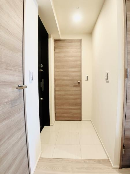 白金ザ・スカイ東棟の玄関