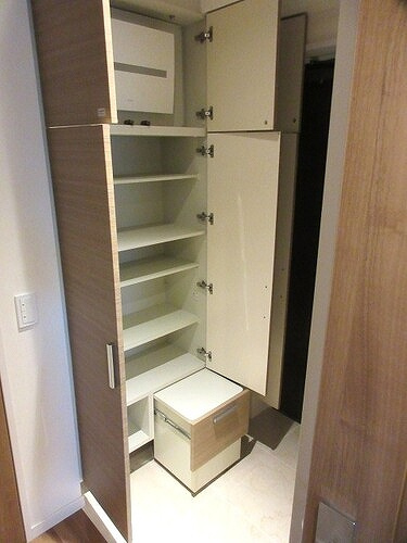 ダイアパレス市役所前の玄関|下足入　※前回募集時／2023年12月の写真