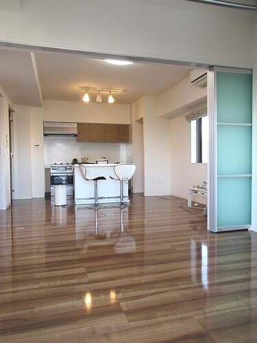 ダイアパレス市役所前の居間・リビング|LDK約13.0畳　※前回募集時／2023年12月の写真