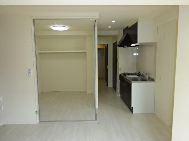 キアーズⅢの居間・リビング|リビングから洋室