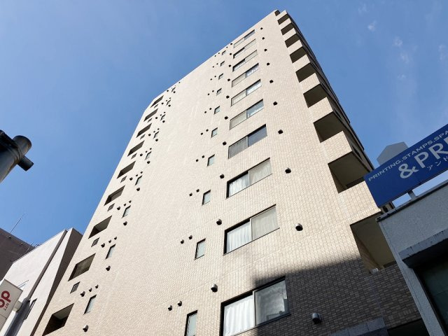 スカイコート新宿曙橋の外観