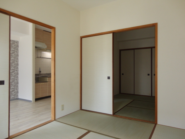 サンプラザ郡山の居間・リビング